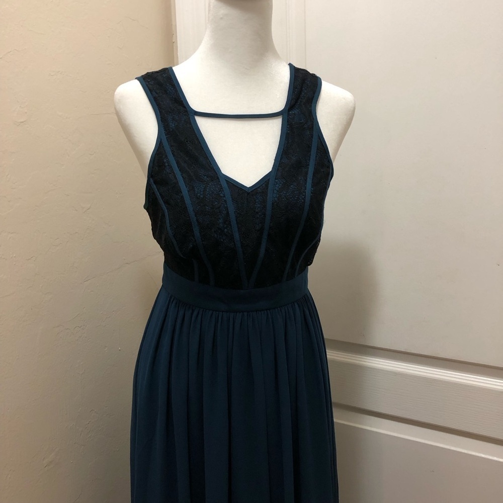 Elegant Black and Green Sleeveless Dress BCBG Maxi/Long Lace Sheer - Picture 2 of 12